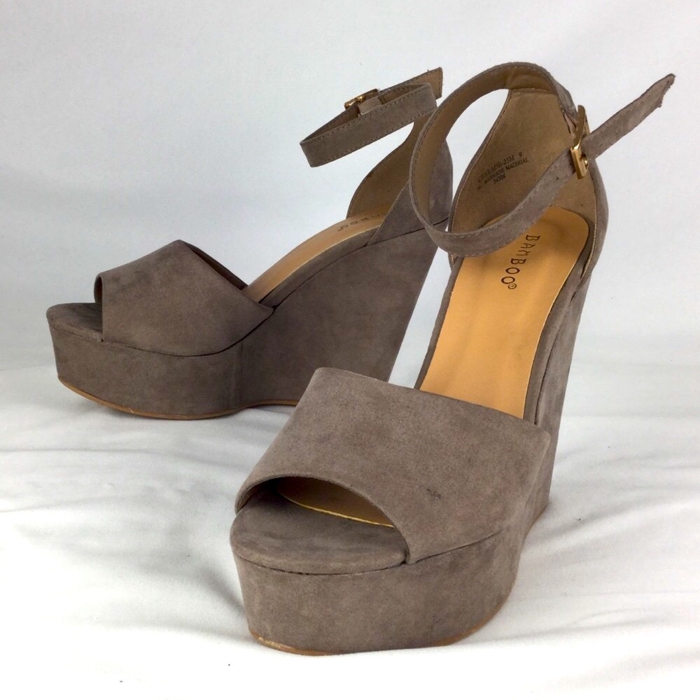 ✨BAMBOO | “Charade 25M” Wedge Sandals Sz 9✨